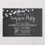 Surprise 18th Birthday Invitation Chalkboard Kaart<br><div class="desc">Verrassend 18e Uitnodiging van de Dag van de Aarde met de Achtergrond van het Koord van Lichten Chalkboard. 13e 15e 16e 18e 21e 30e 40e 50e 60e 70e 90e 100e, elke leeftijd. Voor verdere aanpassing, te klikken gelieve de knoop "van de Aanpassing het"en ons ontwerphulpmiddel te gebruiken om deze sjabloon...</div>