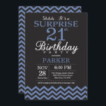 Surprise 21st Birthday Invitation Black and Blue Kaart<br><div class="desc">Verrassend 21ste verjaardag Uitnodiging met zwarte en blauwe Chevron. Chalkboard. Volwassen verjaardag. Man of vrouwen uitgenodigd. Voor verdere aanpassing,  te klikken gelieve de knoop "van de Aanpassing het"en ons ontwerphulpmiddel te gebruiken om deze sjabloon te wijzigen.</div>