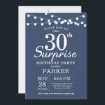 Surprise 30th Birthday Invitation Blue and White Kaart<br><div class="desc">Verrassing 30e verjaardag uitnodiging met strijklichten. Blauwe achtergrond. Verjaardag van mannen of vrouwen. 13e 15e 16e 18e 20e 21e 30e 40e 50e 60e 70e 80e 90e 100e,  elke leeftijd. Voor verdere aanpassing klikt u op de knop "Aanpassen" en gebruikt u onze ontwerptool om deze sjabloon te wijzigen.</div>