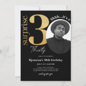 Surprise 30th Black Gold Birthday Invitation Foto Kaart (Voorkant)