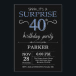 Surprise 40th Birthday Invitation Black and Blue Kaart<br><div class="desc">Verrassend 40e verjaardag Uitnodiging met Zwarte en Blauwe Glitter Achtergrond. Chalkboard. Volwassen verjaardag. Mannen of vrouwen uitgenodigd. Elke leeftijd. Voor verdere aanpassing,  te klikken gelieve de knoop "van de Aanpassing het"en ons ontwerphulpmiddel te gebruiken om deze sjabloon te wijzigen.</div>