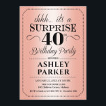 Surprise 40th Birthday Party - Roos Gold Kaart<br><div class="desc">Verrassing 40e verjaardag feestuitnodiging. Eenvoudig stijlvol design in roos goud en zwart. Met faux roos gouden folie en elegant script lettertype. Verrassingsfeest voor man of vrouw. Kan in om het even welke leeftijd worden aangepast!</div>