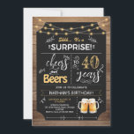 Surprise 40th Birthday Rustic Chalkboard Kaart<br><div class="desc">Hef een glas en maak je klaar om te vieren met deze Surprise 40th Birthday Rustic Chalkboard Invitation. Ontworpen voor een relaxte achtertuin bash of brouwerij-stijl bijeenkomst, deze uitnodiging is voorzien van een klassieke krijtbord achtergrond, rustieke houten accenten, en bier graphics om de perfecte toon voor een casual en leuke...</div>