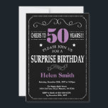 Surprise 50th Birthday Invitation Paars and Black Kaart<br><div class="desc">Verrassend 50e verjaardag Uitnodiging Paars en Zwarte Typografie. Chalkboard. Zwart-witte achtergrond. Volwassen verjaardag. Mannelijke Mannen of vrouwen: Birthday. Kinder jongen of meisje Lady Teenage Bday Invite. 13e 15e 16e 18e 21e 30e 40e 50e 60e 70e 90e 100e. Elke leeftijd. Voor verdere aanpassing, te klikken gelieve de knoop "van de Aanpassing...</div>