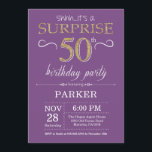 Surprise 50th Birthday Invitation Paars and Gold Kaart<br><div class="desc">Verrassend 50e verjaardag Uitnodiging met Paarse en Gold Glitter achtergrond. Volwassen verjaardag. Mannen of vrouwen uitgenodigd. Elke leeftijd. Voor verdere aanpassing,  te klikken gelieve de knoop "van de Aanpassing het"en ons ontwerphulpmiddel te gebruiken om deze sjabloon te wijzigen.</div>