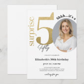 Surprise 50th Gold Birthday Invitation met foto Kaart (Voorkant / Achterkant)