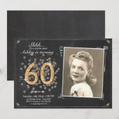 Surprise 60 verjaardagsuitnodiging Chalkboard Rust Kaart (Voorkant / Achterkant)