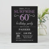 Surprise 60th Birthday Invitation Black and Paars Kaart (Staand voorkant)