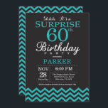 Surprise 60th Birthday Invitation Black en Blauwgr Kaart<br><div class="desc">Verrassend 60e verjaardag Uitnodiging met zwarte en Blauwgroen Chevron. Chalkboard. Volwassen verjaardag. Man of vrouwen uitgenodigd. Voor verdere aanpassing,  te klikken gelieve de knoop "van de Aanpassing het"en ons ontwerphulpmiddel te gebruiken om deze sjabloon te wijzigen.</div>
