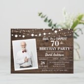 Surprise 60th Birthday Invitation Rustic Wood Kaart (Staand voorkant)
