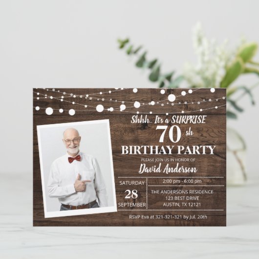 Surprise 60th Birthday Invitation Rustic Wood Kaart (Staand voorkant)