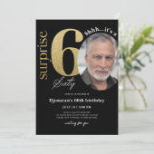 Surprise 60th Black Gold Birthday Invitation Foto Kaart (Staand voorkant)