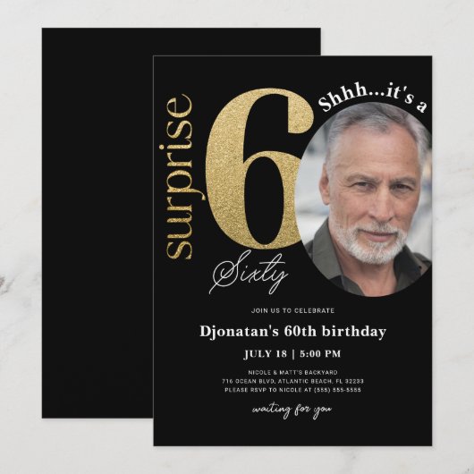 Surprise 60th Black Gold Birthday Invitation Foto Kaart (Voorkant / Achterkant)