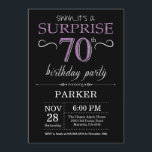 Surprise 70th Birthday Invitation Black and Paars Kaart<br><div class="desc">Verrassend 70e verjaardag Uitnodiging met zwarte en Paarse Glitter achtergrond. Chalkboard. Volwassen verjaardag. Mannen of vrouwen uitgenodigd. Elke leeftijd. Voor verdere aanpassing,  te klikken gelieve de knoop "van de Aanpassing het"en ons ontwerphulpmiddel te gebruiken om deze sjabloon te wijzigen.</div>