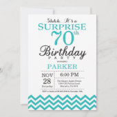 Surprise 70th Birthday Invitation Blauwgroen Chevr Kaart (Voorkant)
