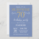 Surprise 70th Birthday Invitation Blue en Gold Kaart<br><div class="desc">Verrassend 70e verjaardag Uitnodiging met Blauwe en Gouden Glitter Achtergrond. Chalkboard. Volwassen verjaardag. Mannen of vrouwen uitgenodigd. Elke leeftijd. Voor verdere aanpassing,  te klikken gelieve de knoop "van de Aanpassing het"en ons ontwerphulpmiddel te gebruiken om deze sjabloon te wijzigen.</div>