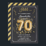 Surprise 70th Birthday Invitation Gold Chalkboard Kaart<br><div class="desc">Verrassend 70e uitnodiging op de verjaardag. 
Alle design zijn © PIXEL PERFECTION PARTY LTD</div>