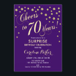 Surprise 70th Birthday Party - Gold Paars Kaart<br><div class="desc">Verrassing 70e Verjaardagsfeestuitnodiging Elegant ontwerp met faux glitter goud en paarse. Beschikt over scriptlettertype en confetti. Proost op 70 jaar! Stuur me een bericht als je een aangepaste leeftijd nodig hebt.</div>