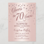 Surprise 70th Birthday Party - Roos Gold Kaart<br><div class="desc">Surprise 70th Birthday Party Invitation Elegant design met faux glitter roos goud. Beschikt over scriptlettertype en confetti. Proost op 70 jaar! Stuur me een bericht als je een aangepaste leeftijd nodig hebt.</div>