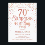Surprise 70th Birthday Party - Roos Gold & White Kaart<br><div class="desc">Verrassing 70e verjaardag feestuitnodiging. Elegant design in wit en faux glitter roos goud. Beschikt over stijlvol scriptlettertype en confetti. Stuur me een bericht als je aangepaste leeftijd nodig hebt.</div>