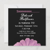 SURPRISE 70th Birthday Sjabloon Pink Daisy Kaart (Achterkant)