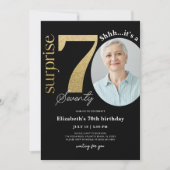 Surprise 70th Black Gold Birthday Invitation Foto Kaart (Voorkant)