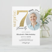 Surprise 70th Gold Birthday Invitation met foto Kaart (Staand voorkant)