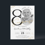 Surprise 80th Birthday Gold Photo Invitation Kaart<br><div class="desc">Verrassend 80th Birthday Gold Photo Invitation maakt deel uit van het collectie van de Birthday Invitations. Dit product is voorzien van aanpasbare foto's met gouden glitter sparkles. Klaar met decoratieve lettertypen. Bekijk meer overeenkomende producten in onze winkel.</div>