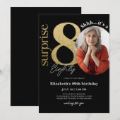 Surprise 80th Black Gold Birthday Invitation Foto Kaart (Voorkant / Achterkant)