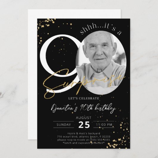 Surprise 90th Birthday Black Gold Photo Invitation Kaart (Voorkant / Achterkant)
