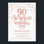 Surprise 90th Birthday Party - Roos Gold & White Kaart<br><div class="desc">Verrassing 90ste verjaardag feestuitnodiging. Elegant design in wit en faux glitter roos goud. Beschikt over stijlvol scriptlettertype en confetti. Stuur me een bericht als je aangepaste leeftijd nodig hebt.</div>