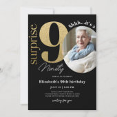 Surprise 90th Black Gold Birthday Invitation Foto Kaart (Voorkant)