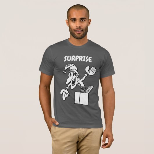 SURPRISE-aansluiting in de doos T-shirt (Voorkant volledig)