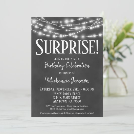 Surprise Birthday Party Invitation Chalkboard Kaart (Staand voorkant)