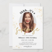 Surprise Birthday Party Invitation Kaart met foto (Voorkant)