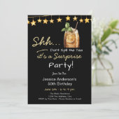 Surprise Birthday Party Spill the Tea Kaart (Staand voorkant)