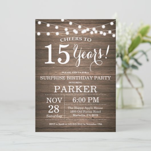Surprise Rustic 15th Birthday Invitation Wood Kaart (Staand voorkant)