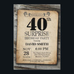 Surprise Rustic 40th Birthday Invitation Vintage Kaart<br><div class="desc">Verrassend Rustic 40th Birthday Invitation with Rustic Wood Background. Retroland. Volwassen verjaardag. Mannelijke Mannen of vrouwen: Birthday. Kinder jongen of meisje Lady Teen Teenage Bday Invite. 13e 15e 16e 18e 21e 30e 40e 50e 60e 70e 80e 90e 100e. Elke leeftijd. Voor verdere aanpassing, te klikken gelieve de knoop "van de...</div>