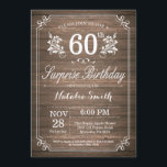 Surprise Rustic 60th Birthday Invitation Floral Kaart<br><div class="desc">Verrassend Rustic 60th Birthday Invitation with Rustic Wood Background and Floral Flower Pattern. Volwassen verjaardag. Mannelijke Mannen of vrouwen: Birthday. Kinder jongen of meisje Lady Teenage Bday Invite. 13e 15e 16e 18e 21e 30e 40e 50e 60e 70e 90e 100e. Elke leeftijd. Voor verdere aanpassing, te klikken gelieve de knoop "van...</div>