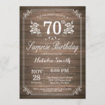 Surprise Rustic 70th Birthday Invitation Floral Kaart<br><div class="desc">Verrassend Rustic 70th Birthday Invitation with Rustic Wood Background and Floral Flower Pattern. Volwassen verjaardag. Mannelijke Mannen of vrouwen: Birthday. Kinder jongen of meisje Lady Teenage Bday Invite. 13e 15e 16e 18e 21e 30e 40e 50e 60e 70e 90e 100e. Elke leeftijd. Voor verdere aanpassing, te klikken gelieve de knoop "van...</div>