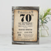 Surprise Rustic 70th Birthday Invitation Vintage Kaart (Staand voorkant)