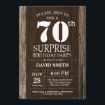 Surprise Rustic 70th Birthday Invitation Vintage Kaart<br><div class="desc">Verrassend Rustic 70th Birthday Invitation with Rustic Wood Background. Retroland. Volwassen verjaardag. Mannelijke Mannen of vrouwen: Birthday. Kinder jongen of meisje Lady Teenage Bday Invite. 13e 15e 16e 18e 21e 30e 40e 50e 60e 70e 90e 100e. Elke leeftijd. Voor verdere aanpassing, te klikken gelieve de knoop "van de Aanpassing het"en...</div>