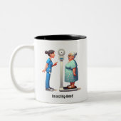 Surprised Senior vs. Evil Scale Tweekleurige Koffiemok (Links)