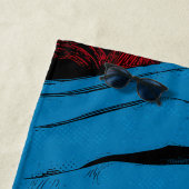 Surprised Woman in Pop Art Strandlaken (In situ)