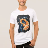 Surreal Hemelblauw Schelp in Cosmic Nevel T-Shirt (Voorkant)