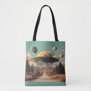 Surreal landschap met weg, UFO en Saturnus Tote Bag