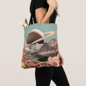Surreal Saturn Over Mountain Valley Tote Bag (Dichtbij)