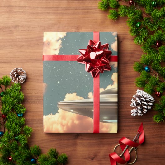 Surreal UFO Above Mountain Lake with Planets Cadeaupapier (Feestdagen Geschenken)