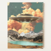 Surreal UFO boven bergmeer met planeten Planner (Achterkant)