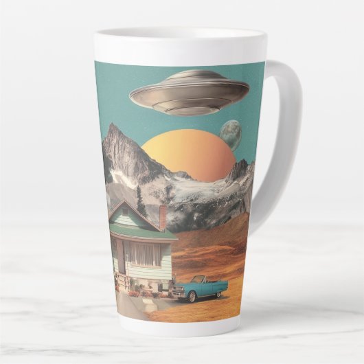 Surreal UFO Over Rustic House Latte Mok (Rechterhoek)